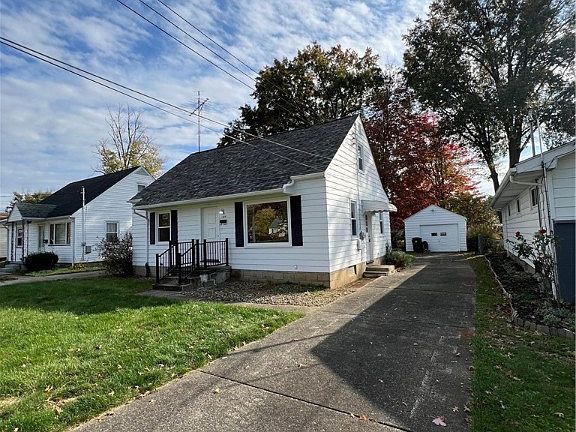 2nd image of 1385 Westwood Dr NW