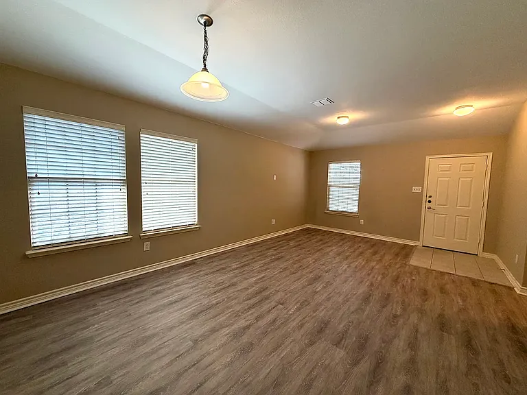 2620 Leisure Ln — Photo 10