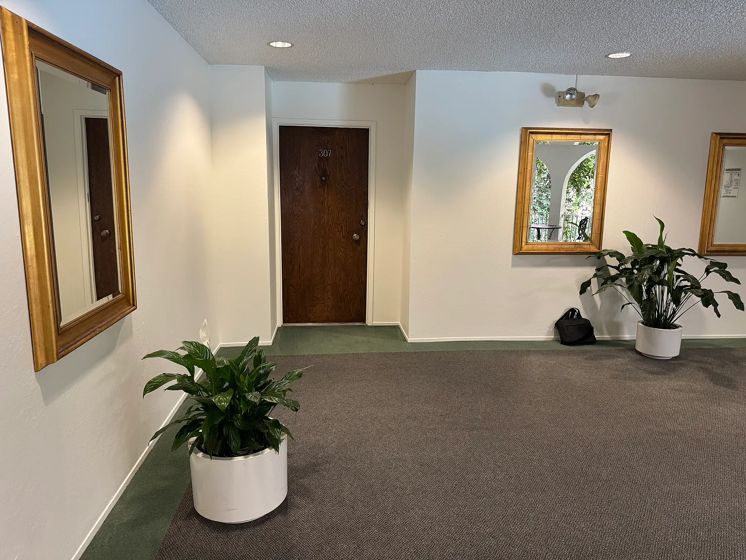 2 bed, 1046 sqft, $2,600 — Photo 2