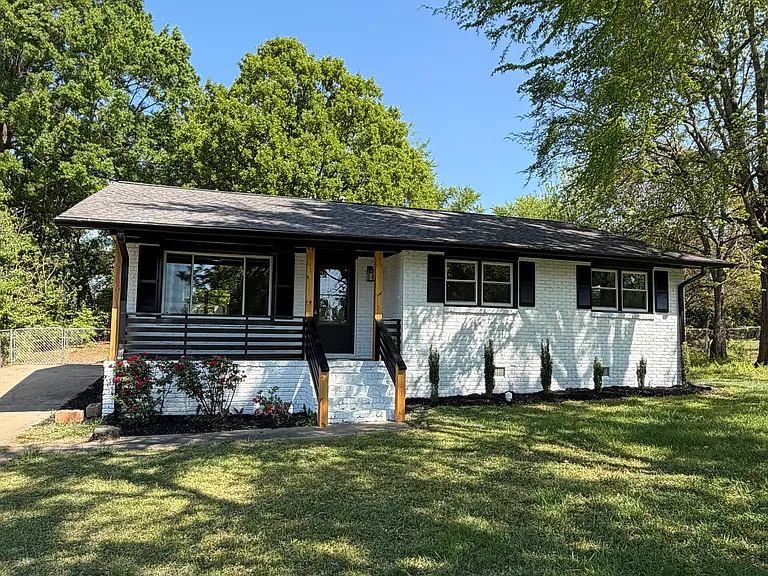 2075 Franklin St — Photo 1