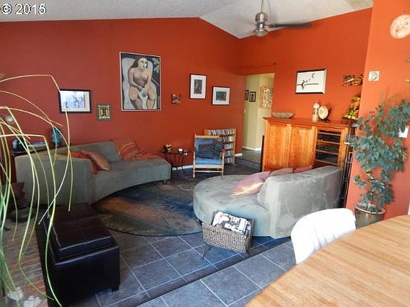 3rd image of 8416 NE 60th St