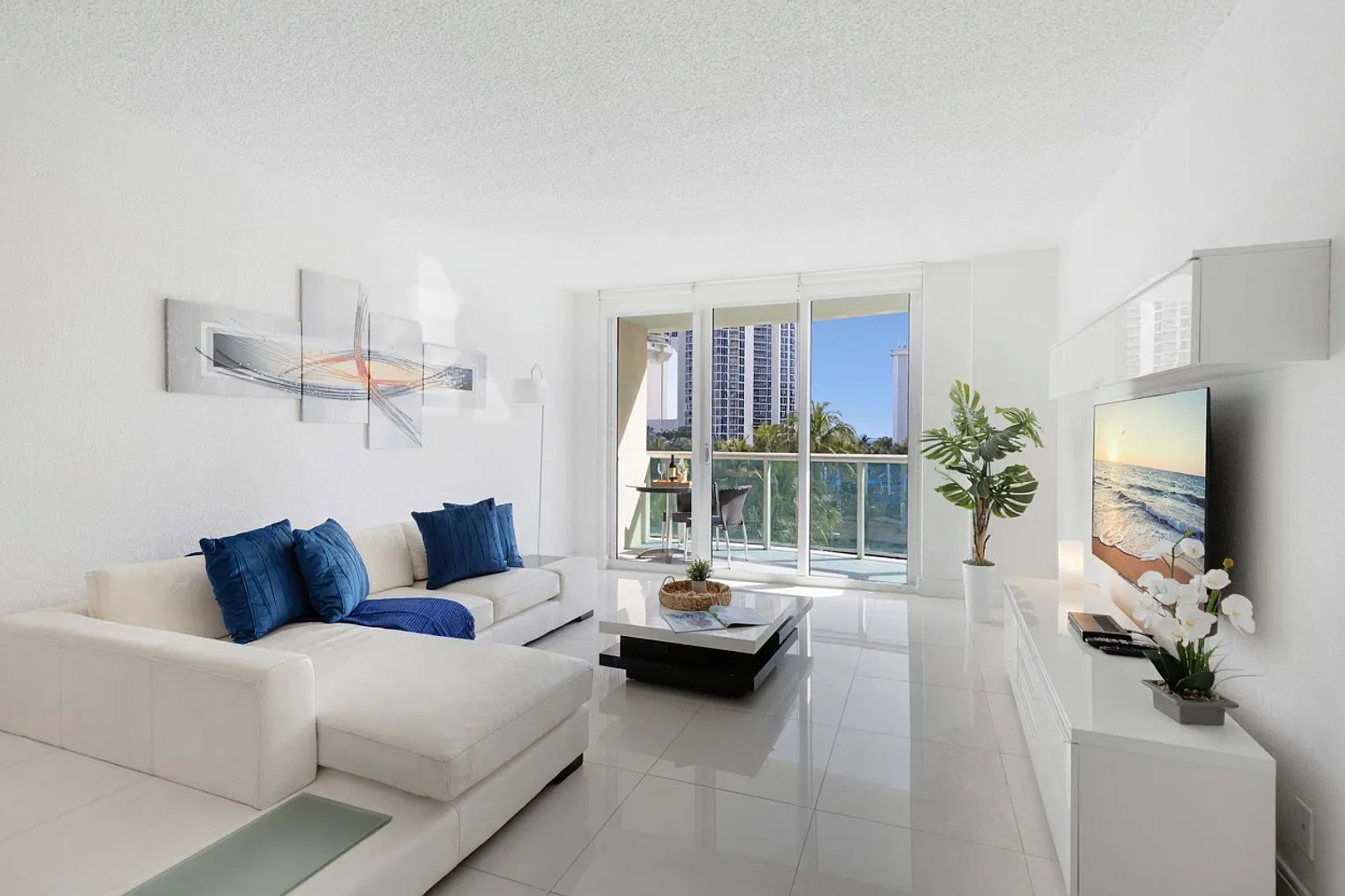 2 bed, 2.0 bath, 1194 sqft, $8,007 — Photo 1