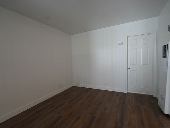 2nd image of 10300-10304 La Reina Ave #10304C