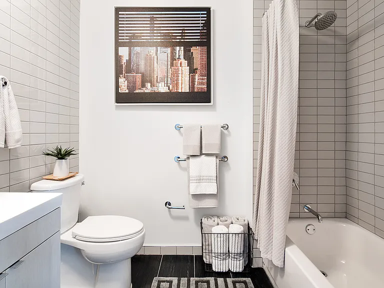 42-15 Crescent St #3B — Photo 7