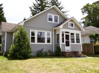 26 Woodland Rd, Warwick, RI 02889