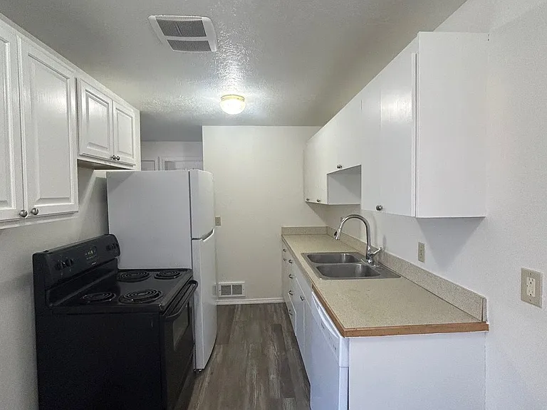 36-40 Mountain Dr — Photo 2