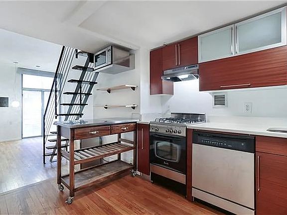 4th image of 184 Thompson St APT 1A