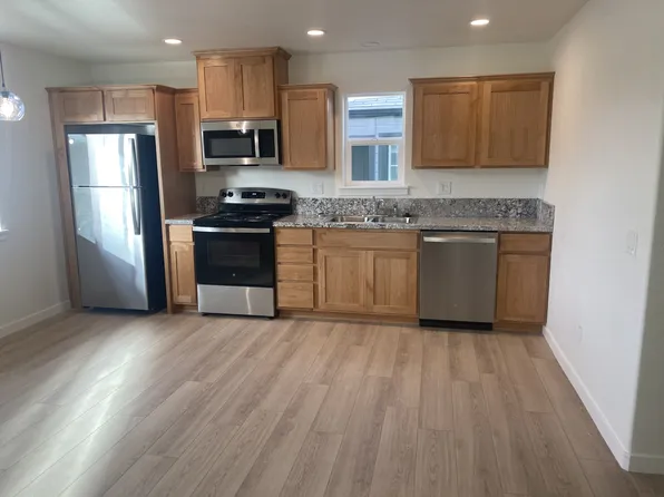 1316 NE 7th St #A, Grants Pass, OR 97526