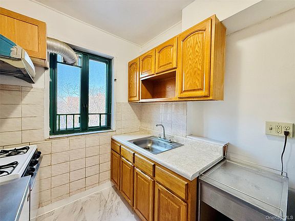2nd image of 1562 Unionport Road #6G