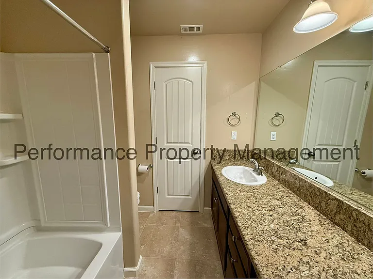 9024 Selma St — Photo 12