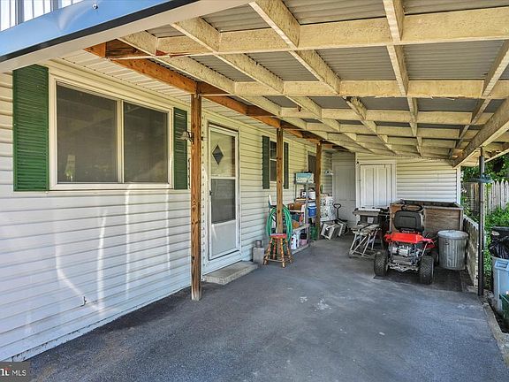 3rd image of 1626 Apple St