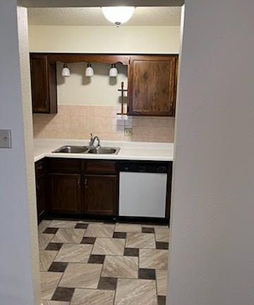 3rd image of 1000 Echo Ln