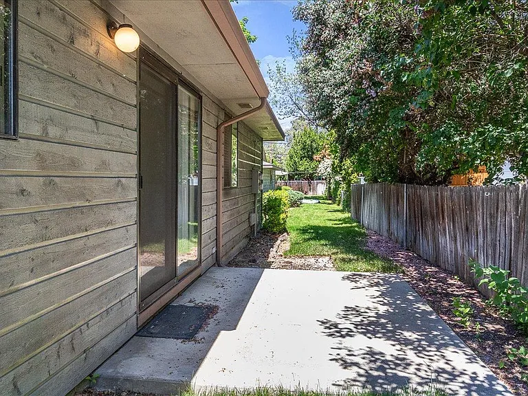 2302 W Canal St — Photo 23