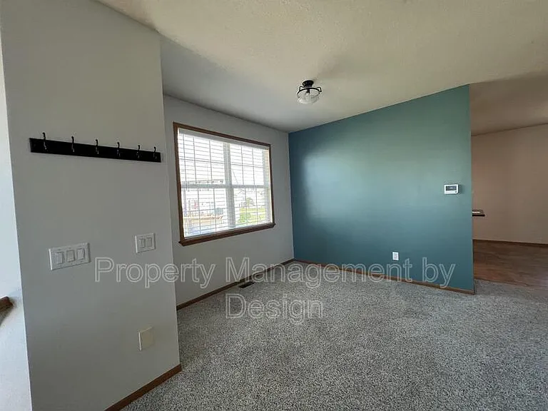 1005 NE Kamies Ln #1 — Photo 3