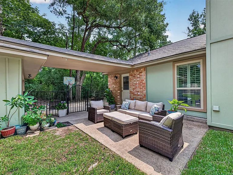 23011 Fox Hunt Dr — Photo 50