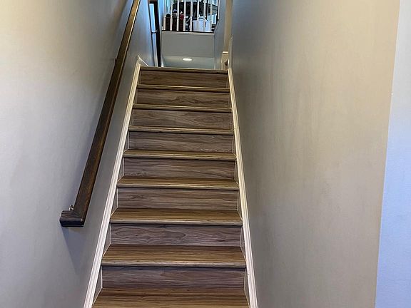 4th image of 319 Streamview Dr