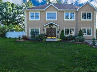 4 Colton Rd, Edison, NJ 08817