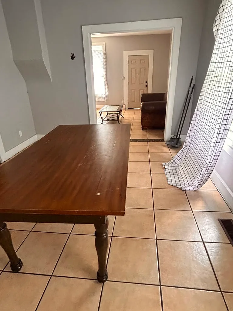 2 bed, 888 sqft, $697 — Photo 2