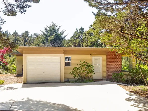 2835 SW Breakers Dr, Waldport, OR 97394