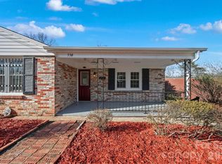 330 Harrington St NW, Lenoir, NC 28645