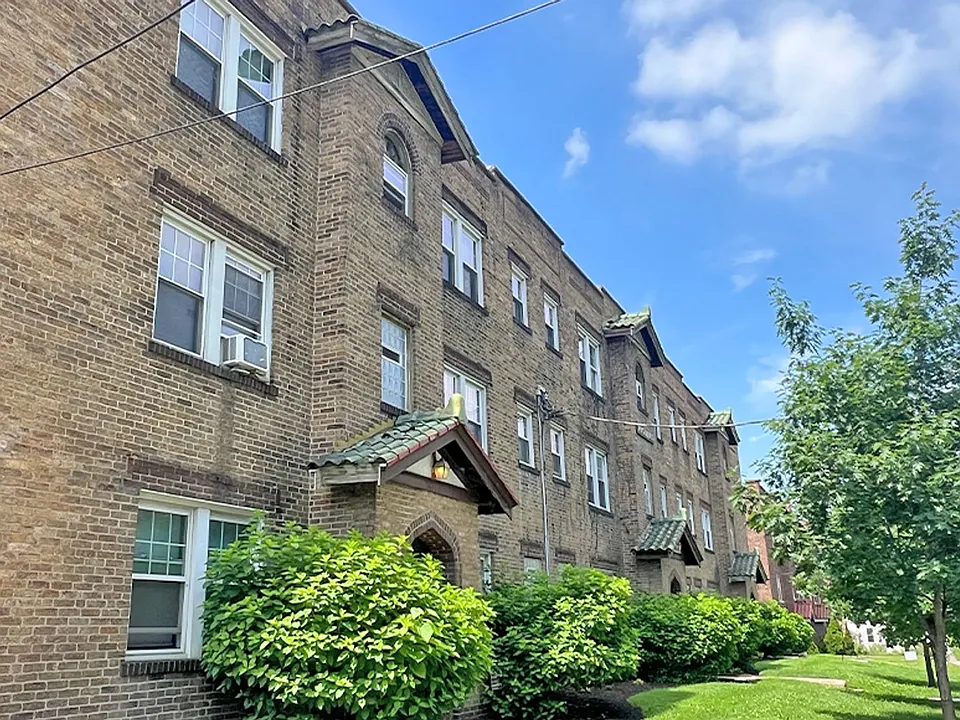 415-419-423 Probasco St