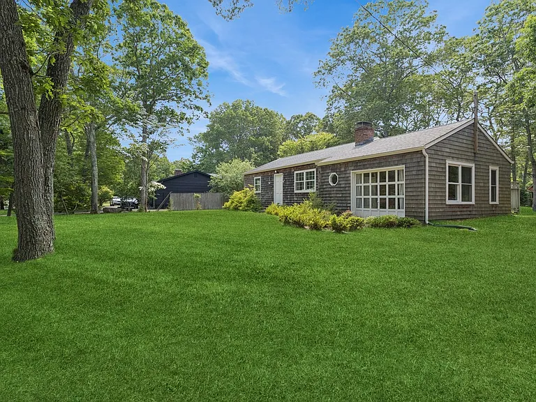 232 Norfolk Dr — Photo 37