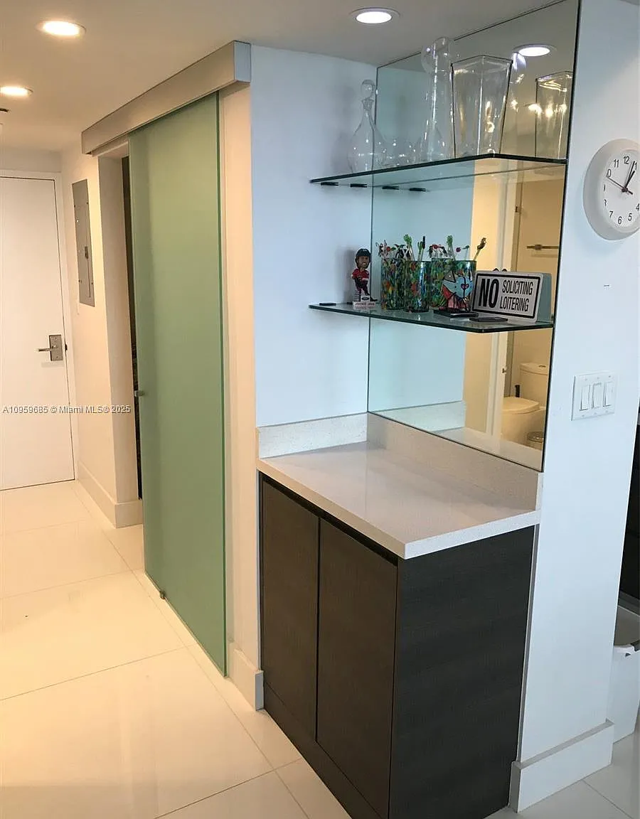 The Decoplage Condo — Photo 4