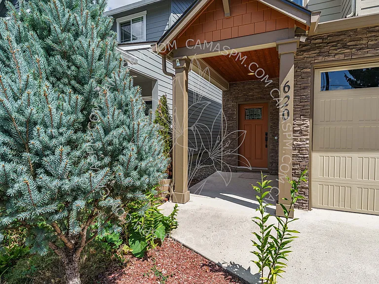 620 NW Ivy St — Photo 4