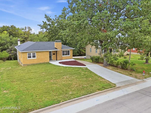1618 Tanner Bridge Rd, Jefferson City, MO 65101