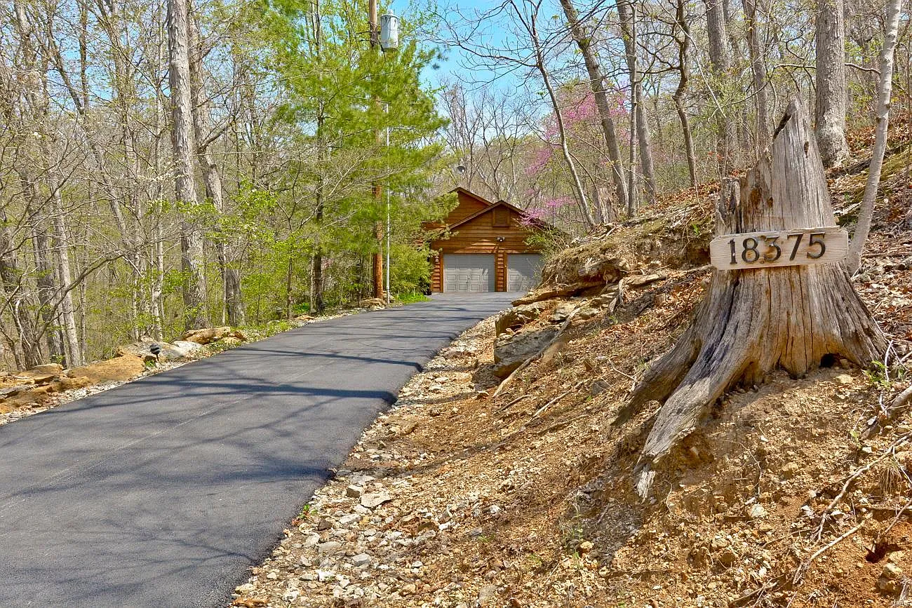 18375 Woodland Summit Dr photo 1