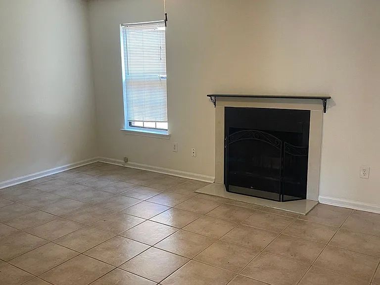 121 Barksdale Ct — Photo 11