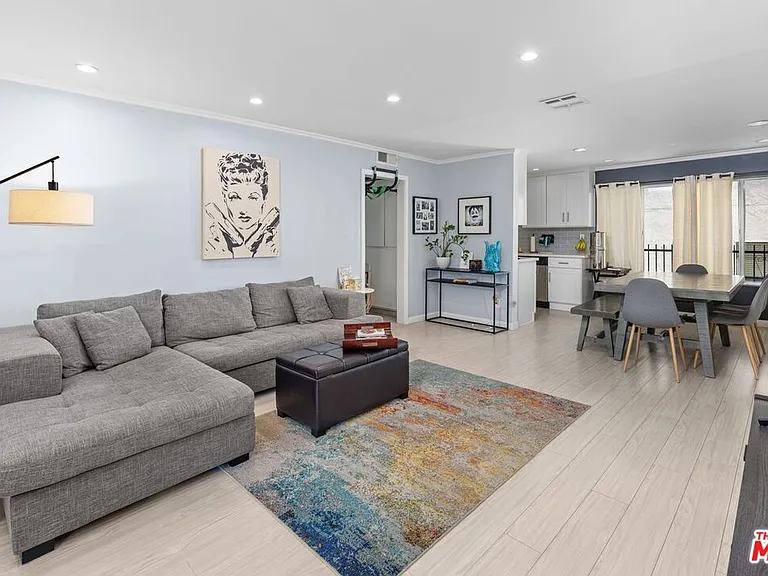 12801 Moorpark St #206 — Photo 4