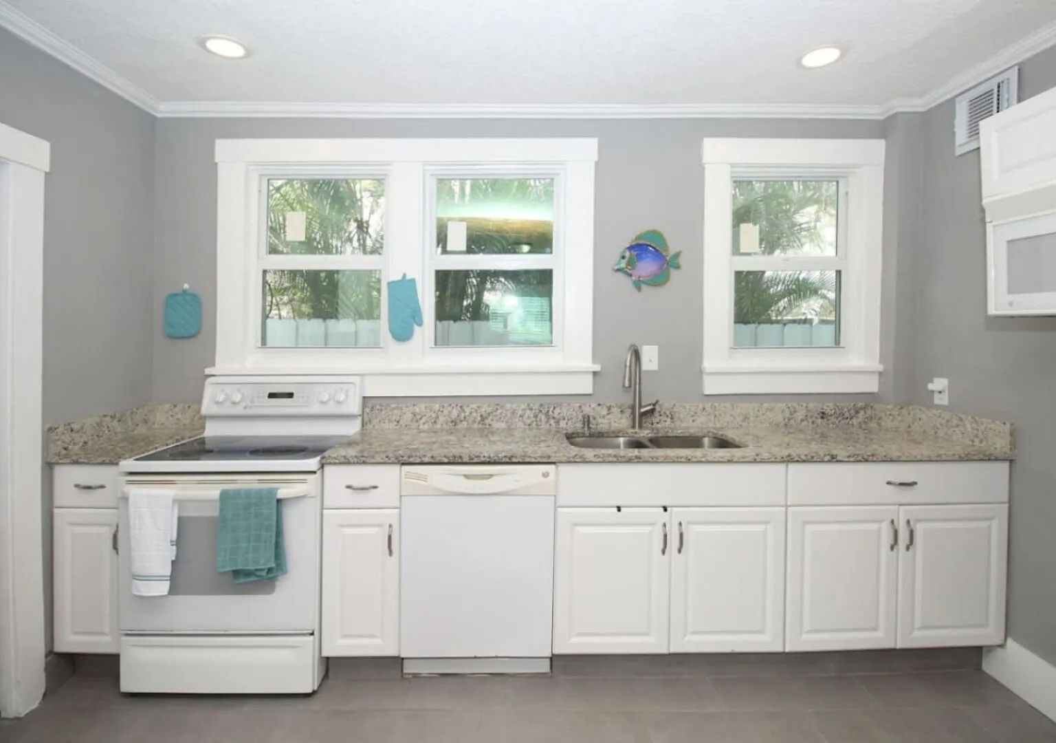 Espaciosa 3BR | WiFi | Lav/Sec | Pet Friendly — Photo 3