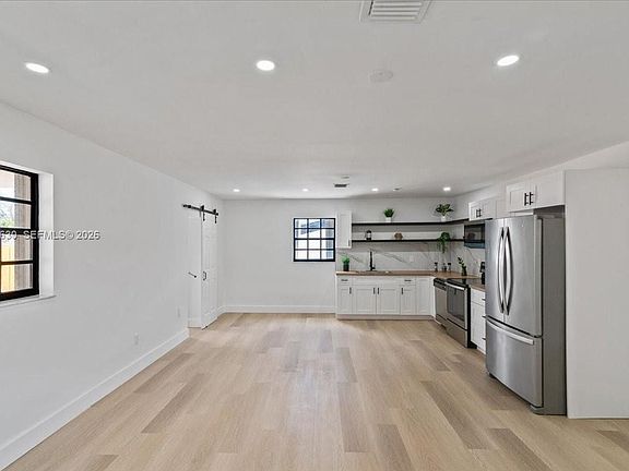 4th image of 1409 NW 44th St #A