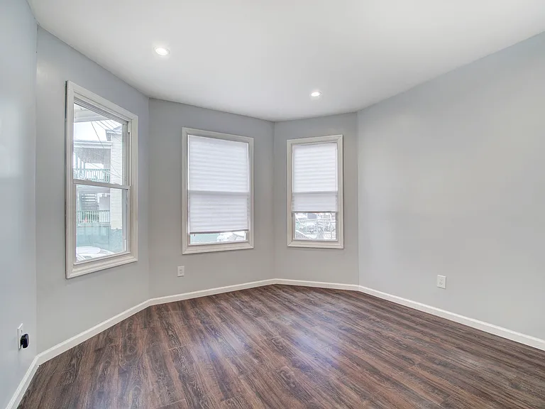 209 N 4th St #1 — Photo 10