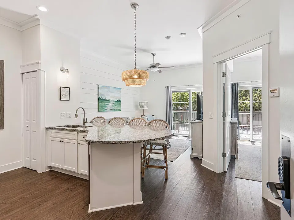 400 Ocean Blvd #2106