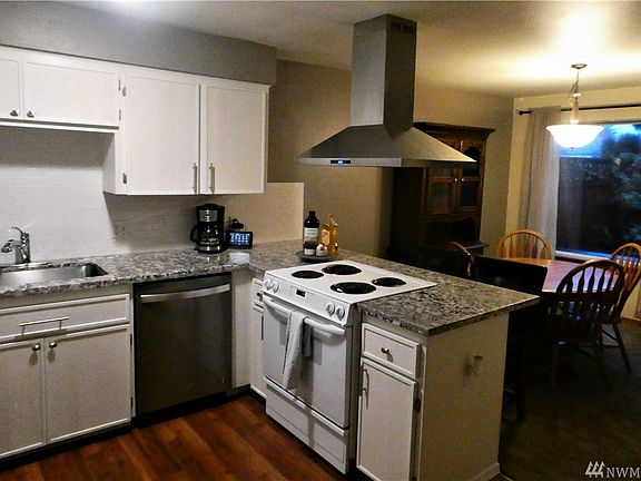3rd image of 808 13th St SE APT I