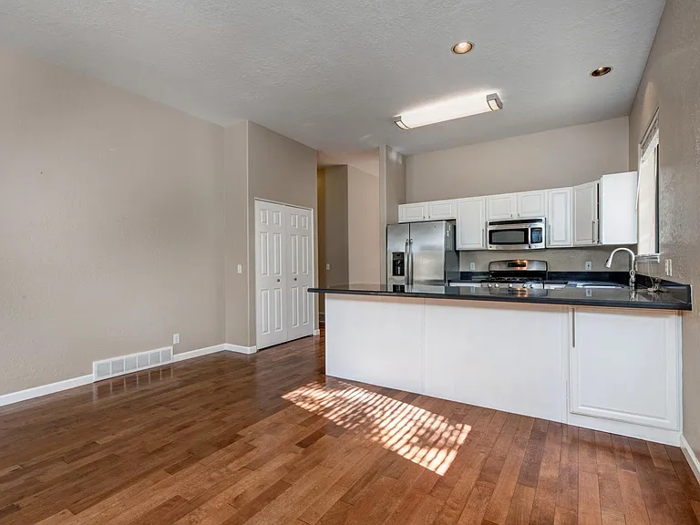 1656 W Silver Springs Rd — Photo 23