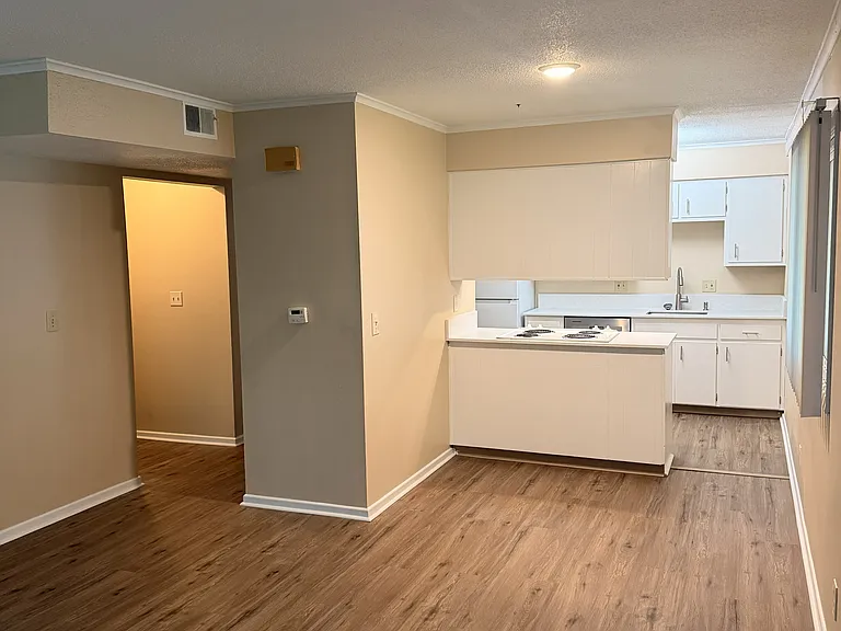 2025 NW Hickory Ln #8 — Photo 9