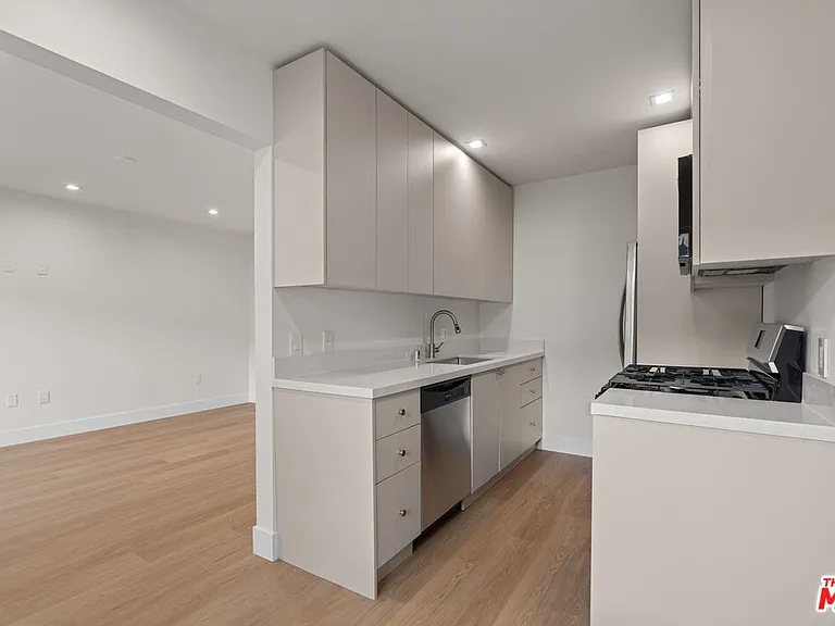 420 S Sepulveda Blvd #9 — Photo 8