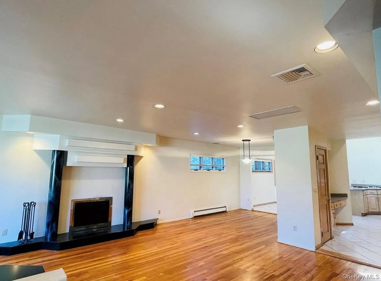 3 bed, 2.5 bath, 2040 sqft, $5,100 — Photo 3