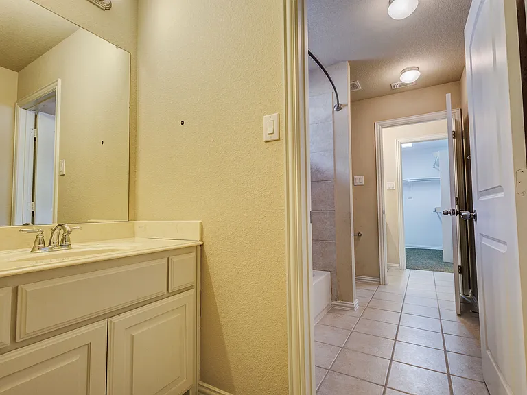 1020 Paradise Cv — Photo 28