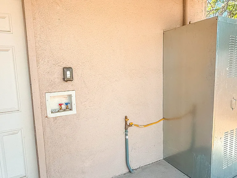 703 Woodrow Ave — Photo 17