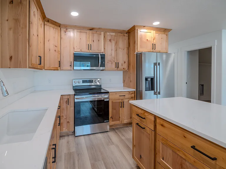 674 E 500 N — Photo 21