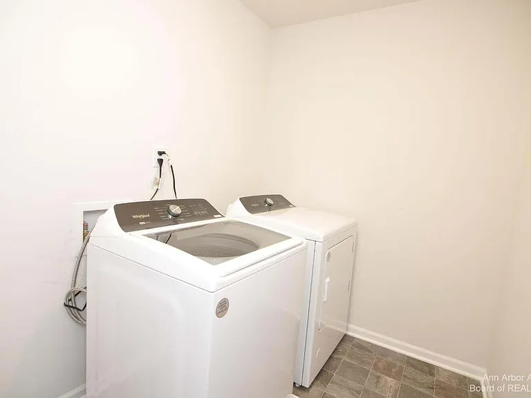 1104 Salt Springs Dr — Photo 30