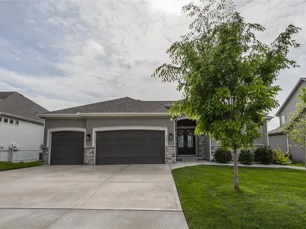 6031 Lakecrest Dr, Shawnee, KS 66218