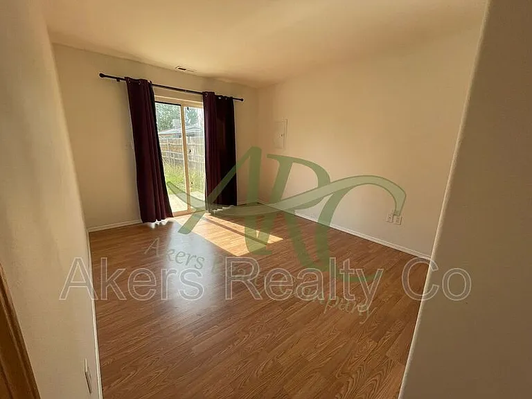 3003 Ontario St — Photo 9