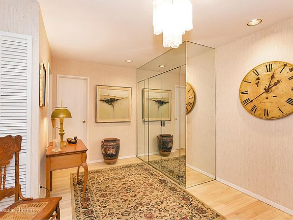 3rd image of 1 Toms Point Ln APT 4-7C