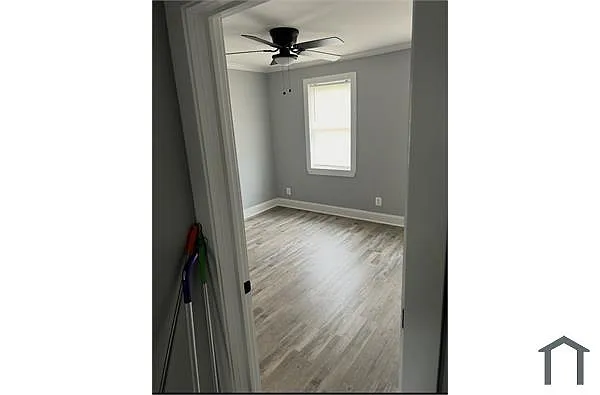 Building Photo - 548 Chalcot Sq