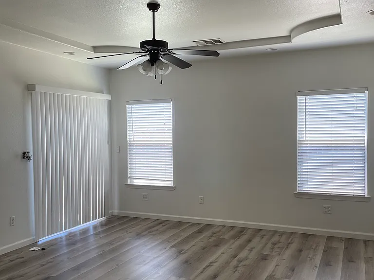 1391 Hawthorn St — Photo 11